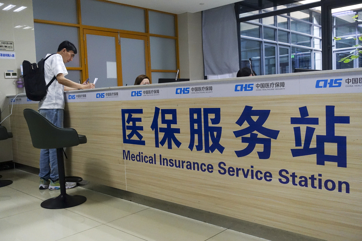 嘉峪关上海医保中心(上海医保中心服务大厅地址)